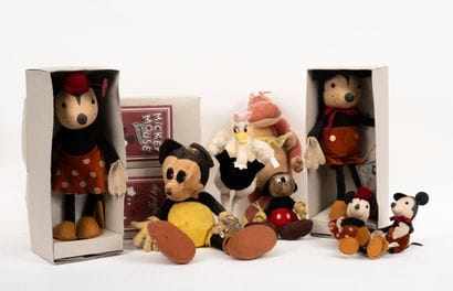 DISNEY RETRO TOY COLLECTION
Set includes:
-...