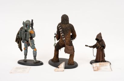 ATTAKUS / BOMBYX
Lot de 7 statuettes en résine.
Édition...
