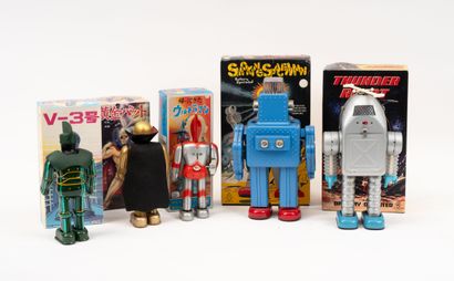 Lot de 5 reproductions de robots ou personnages...