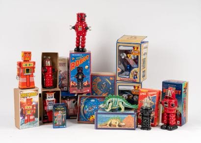 Lot de 12 reproductions de robots ou personnages...