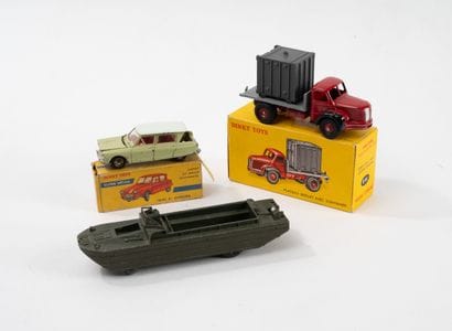 DINKY TOYS FRANCE
Set of 3 vehicles including:
-Berliet...