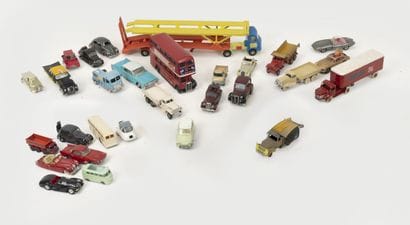 DINKY TOYS, JRD, CIJ, SOLIDO, QUIRALU & OTHERS
Set...