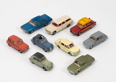DINKY TOYS FRANCE
Lot of 7 miniature vehicles...