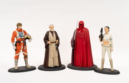 ATTAKUS / BOMBYX
Lot de 7 statuettes en résine.
Édition...
