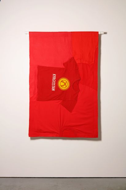 Vietnam - Drapeau réalisé à partir de vêtements...