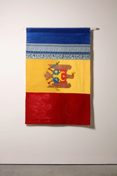 Moldavie - Drapeau réalisé à partir de vêtements...