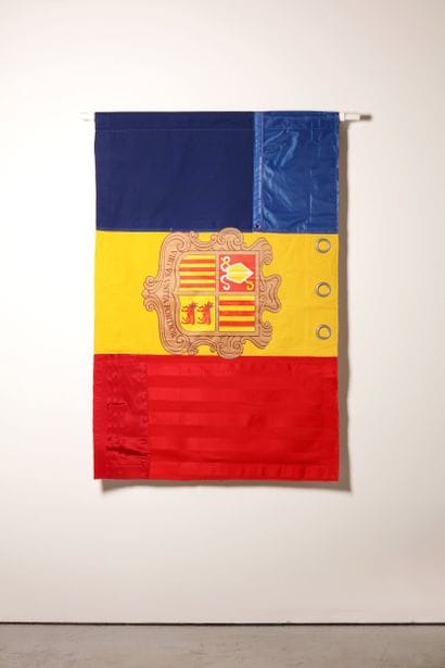 Andorre - Drapeau réalisé à partir de vêtements...