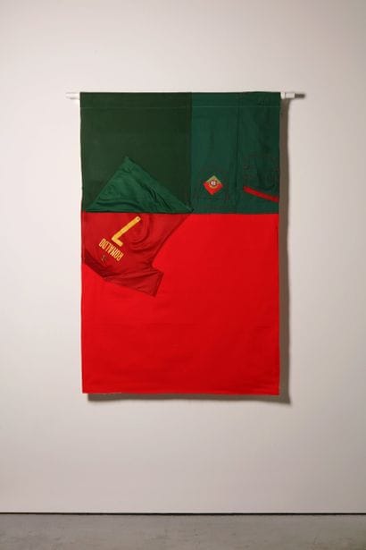 Portugal - Drapeau réalisé à partir de vêtements...