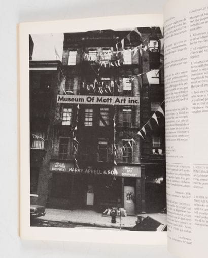 MUSEUMS BY ARTISTS - BRONSON (A.) - GALE...