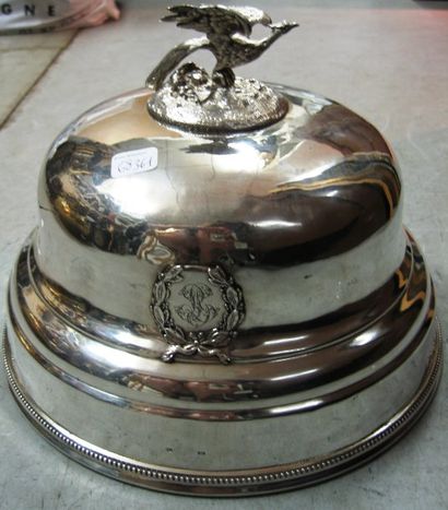 Cloche en métal argenté ornée d'une frise...
