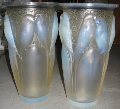 RENE LALIQUE (1860-1945)
Deux vases 