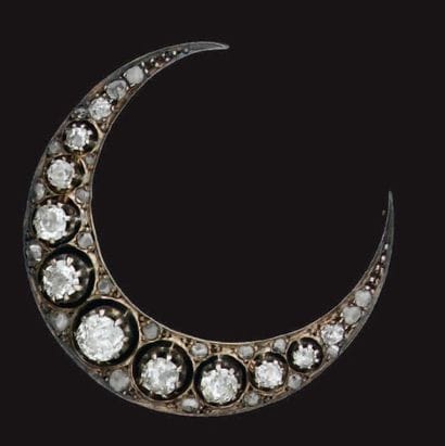 Broche croissant en or jaune et argent sertie...