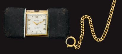 MOVADO ERMETO
Montre de sac en métal doré...