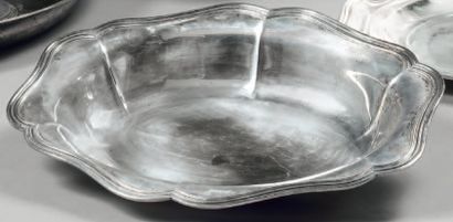 Bassin en argent à contours et moulure de...