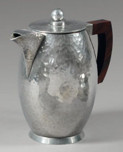 DESPRES
Cafetière ovoïde en métal argenté...