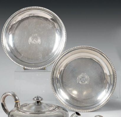 Angleterre
Paire de petits plats creux circulaires...