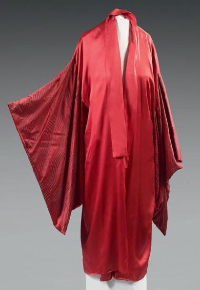 Jeanne LANVIN
Kimono en soie rouge, à larges...