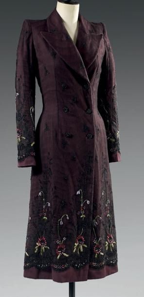 GIVENCHY
Haute Couture par Alexander McQueen....