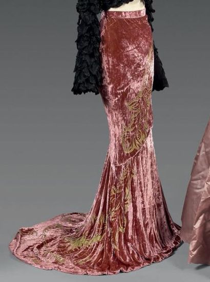GIVENCHY
Haute Couture par Alexander McQueen....