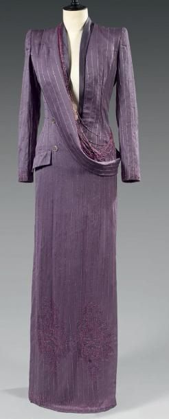 GIVENCHY
Haute Couture par Alexander McQueen....