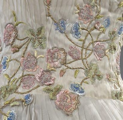 GIVENCHY
Haute Couture par Alexander McQueen....