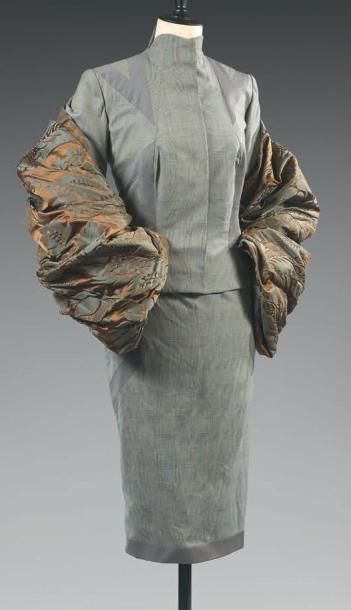 GIVENCHY
Haute Couture par Alexander McQueen....