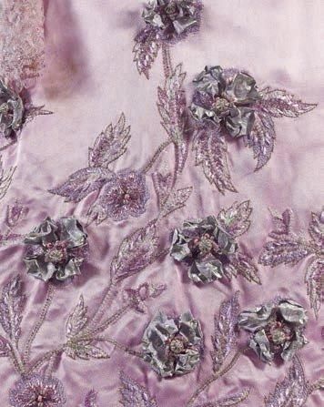 GIVENCHY
Haute Couture par Alexander McQueen....