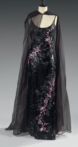 GIVENCHY
Haute Couture par Julien Macdonald....