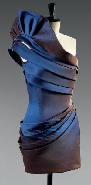 Emanuel UNGARO. Paris
Hiver 2009. Robe courte...