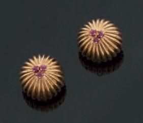 CARTIER
Paire de clips d'oreilles en or rose...