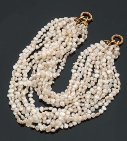 Collier composé de sept rangs de perles de...