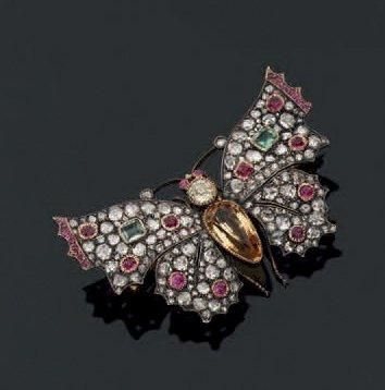 Délicate broche en argent stylisant un papillon...