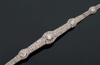 Bracelet articulé en platine, orné dune chute...