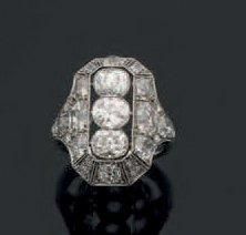 Bague en platine à panier, partiellement...