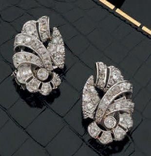 Paire de boucles d'oreilles, pouvant former...