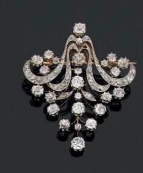 Broche en or jaune et argent en forme de...