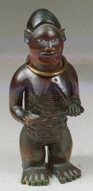 CONGO
Statuette féminine. Debout les bras...