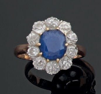 Bague en ors jaune et gris en forme de marguerite...