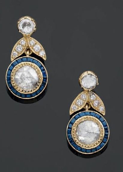 Paire de pendants d'oreilles en alliage d'or...