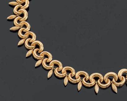 Collier articulé en or jaune creux formé...