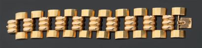 Bracelet articulé, de type «Tank», en or...
