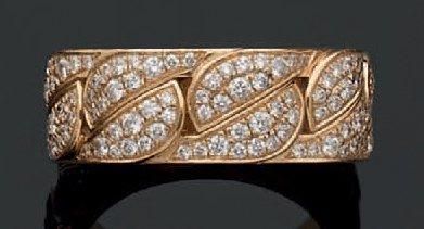 CARTIER
Large anneau en or jaune ajouré à...