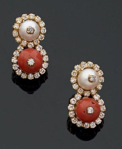 Paire de boucles d'oreilles en or jaune en...