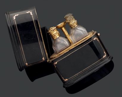 France
Petit étui à nécessaire de parfum,...