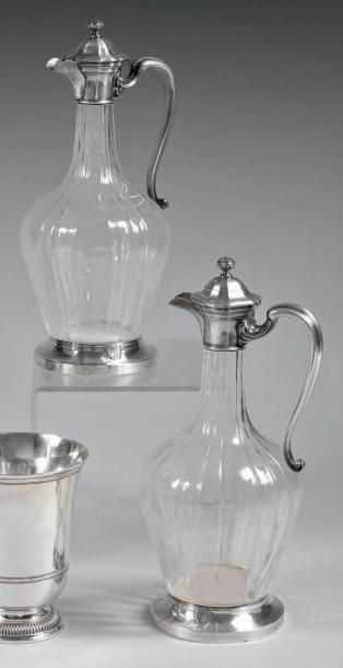 Paire de petites carafes à vin en verre côtelé...