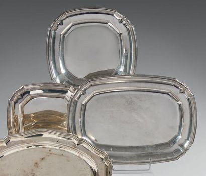 SAGLIER Frères
Suite de trois plats en argent,...