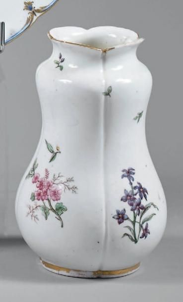VINCENNES
Vase à oignons, dit «vase Indien»,...