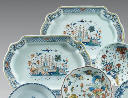 ROUEN
Paire de plats ovales de forme contournée...