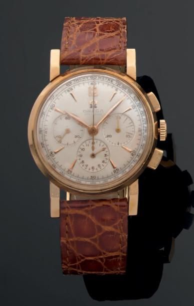 OMEGA
Montre chronographe en or, cadran ivoire...