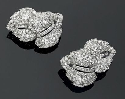 Paire de clips d'oreilles en platine et or...